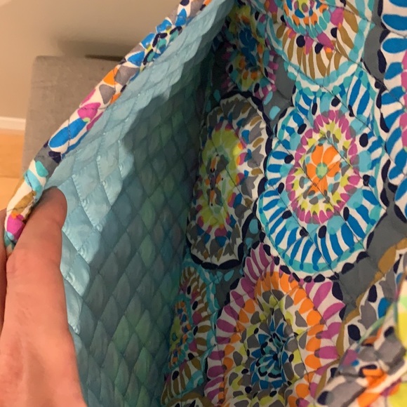 NWT Vera Bradley large travel duffel sunny medallion - Picture 8 of 9